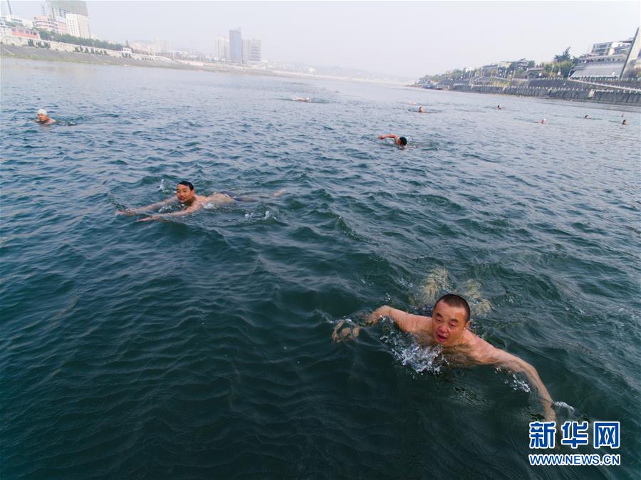（体育）（2）全民健身——冬泳汉江 强身健体