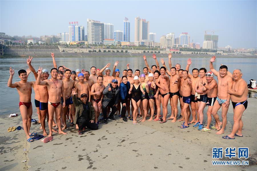 （体育）（3）全民健身——冬泳汉江 强身健体