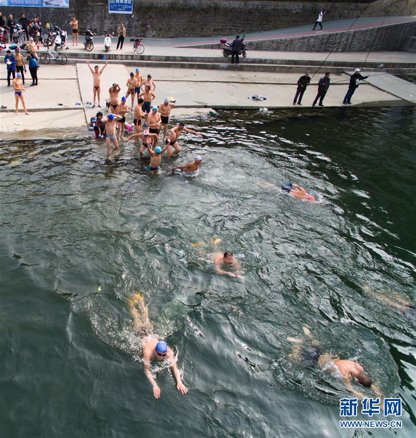 （体育）（4）全民健身——冬泳汉江 强身健体