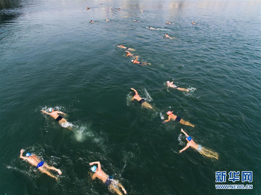 （体育）（1）全民健身——冬泳汉江 强身健体
